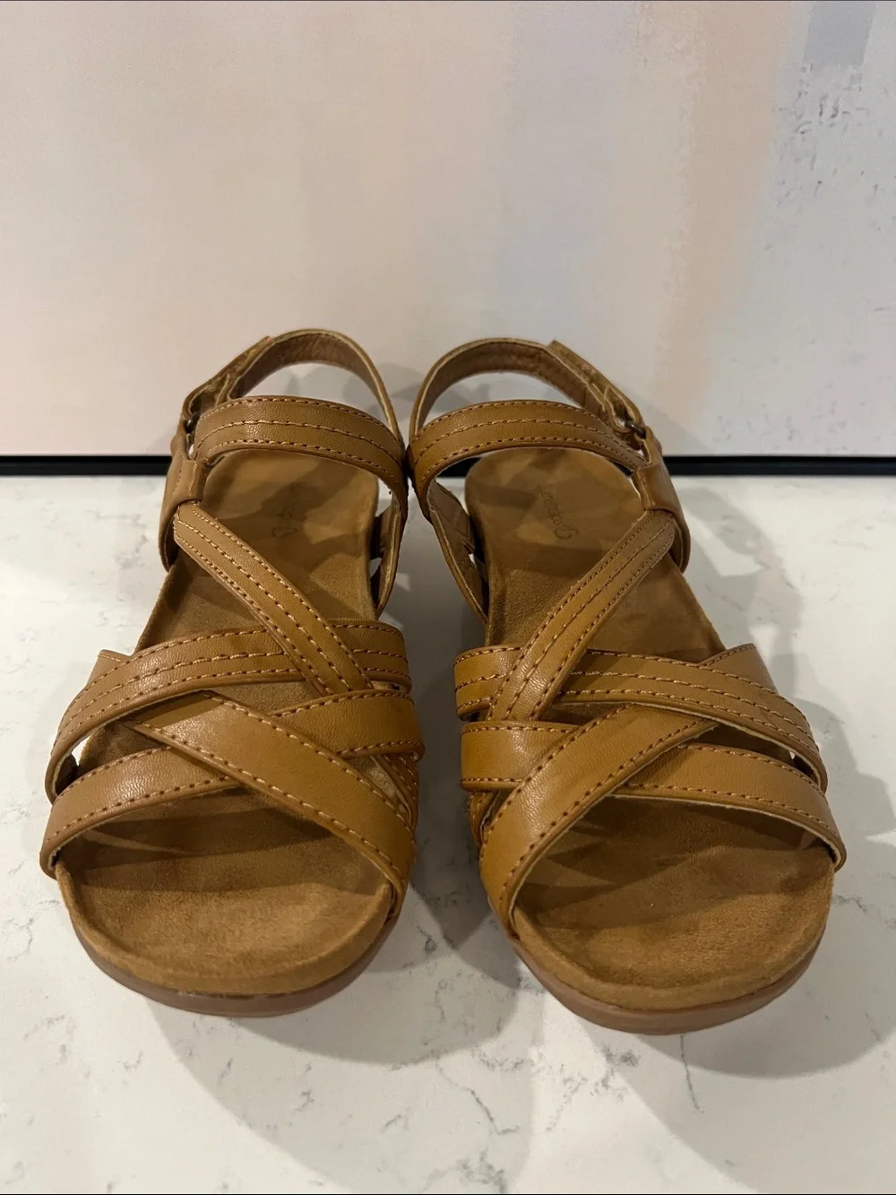 Baretraps strappy sandals with a comfortable cross-woven strap design size 8.5